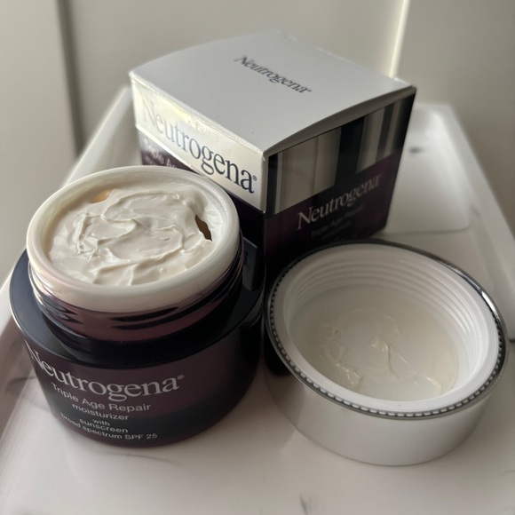 Neutrogena Triple Age Repair Daily Facial Moisturizer with SPF 25 Sunscreen - Picture 14 of 14